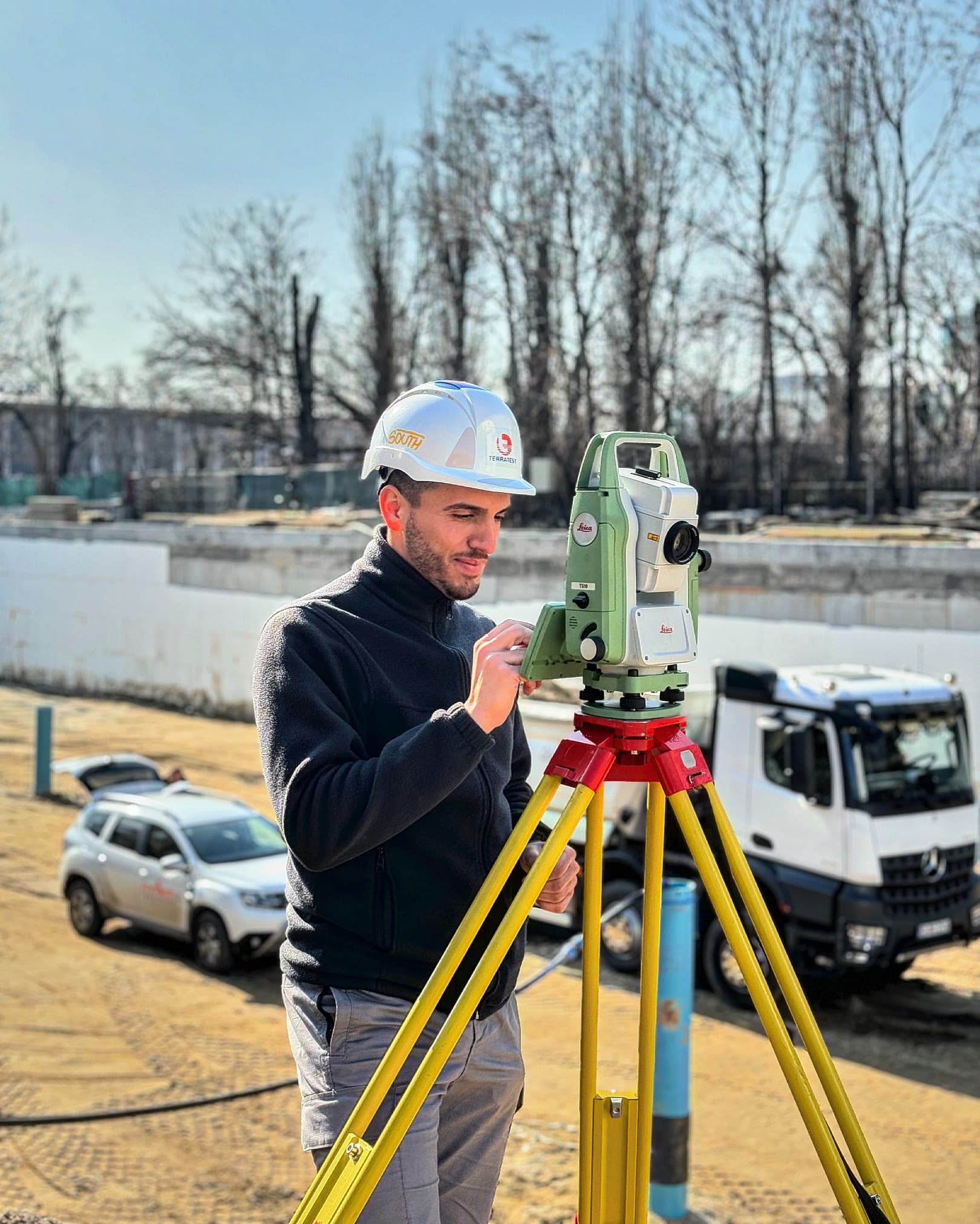 Echipament folosit pentru ridicări topografice